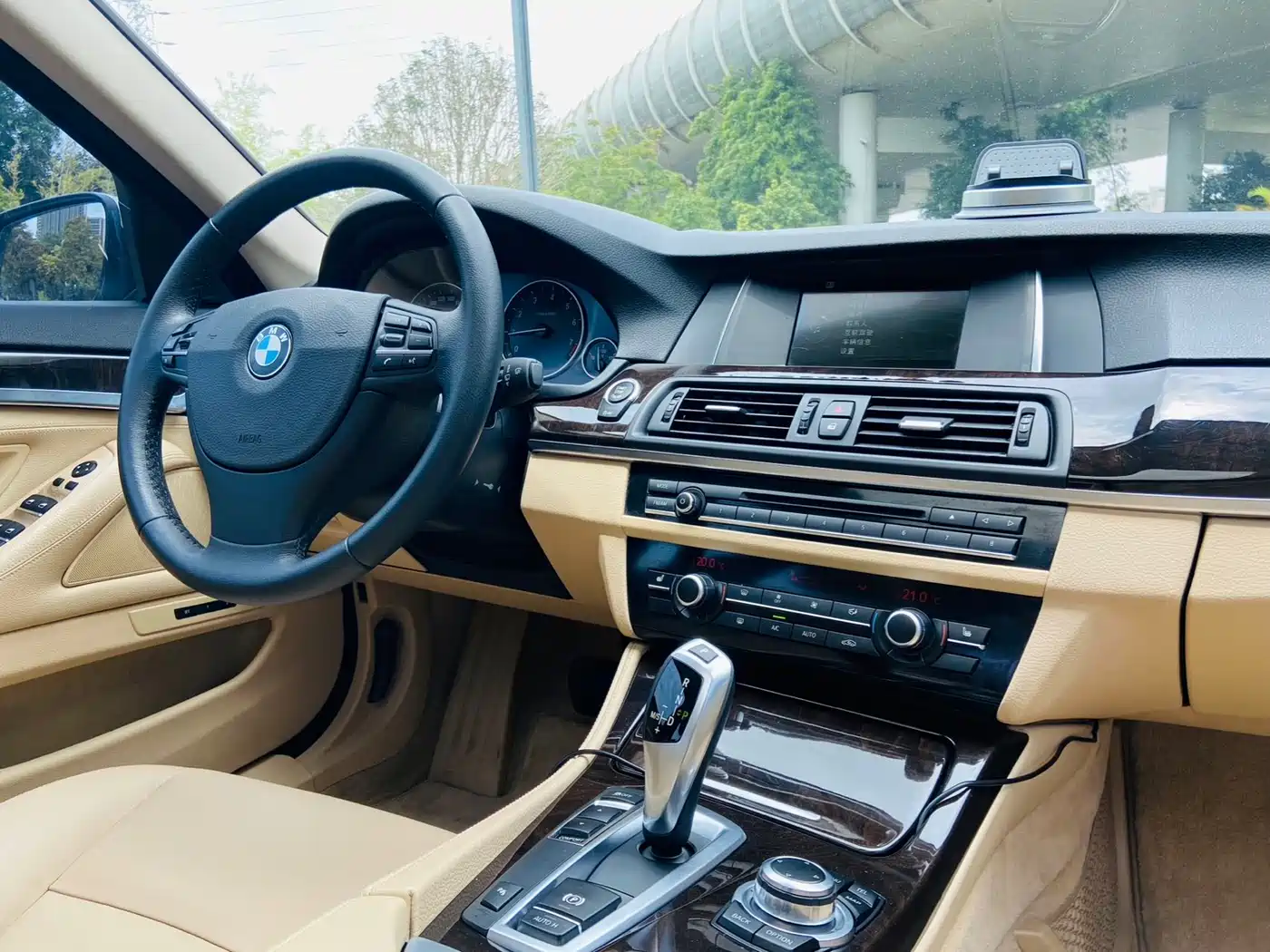 BMW 5 Series 2014 525Li Leading фото 23