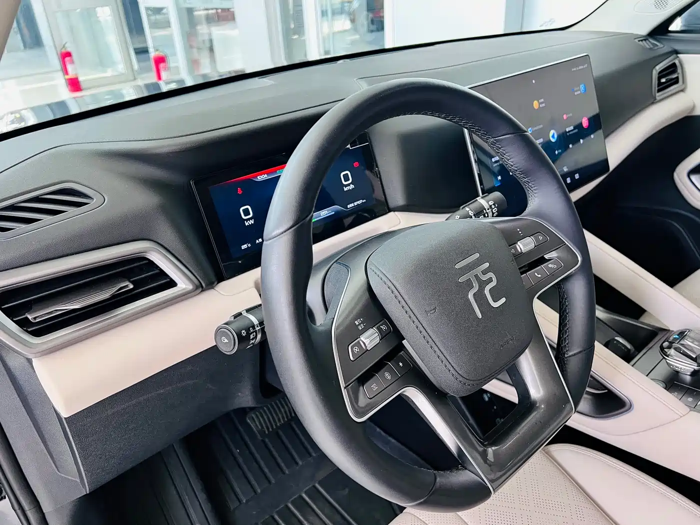 BYD Yuan UP 2024 401KM Surpass Edition фото 15