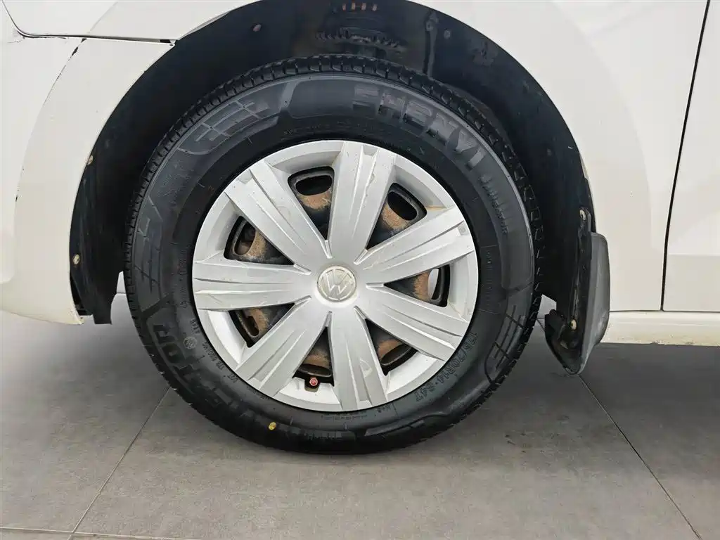 Volkswagen Jetta 2015 1.6L Manual Trend фото 17