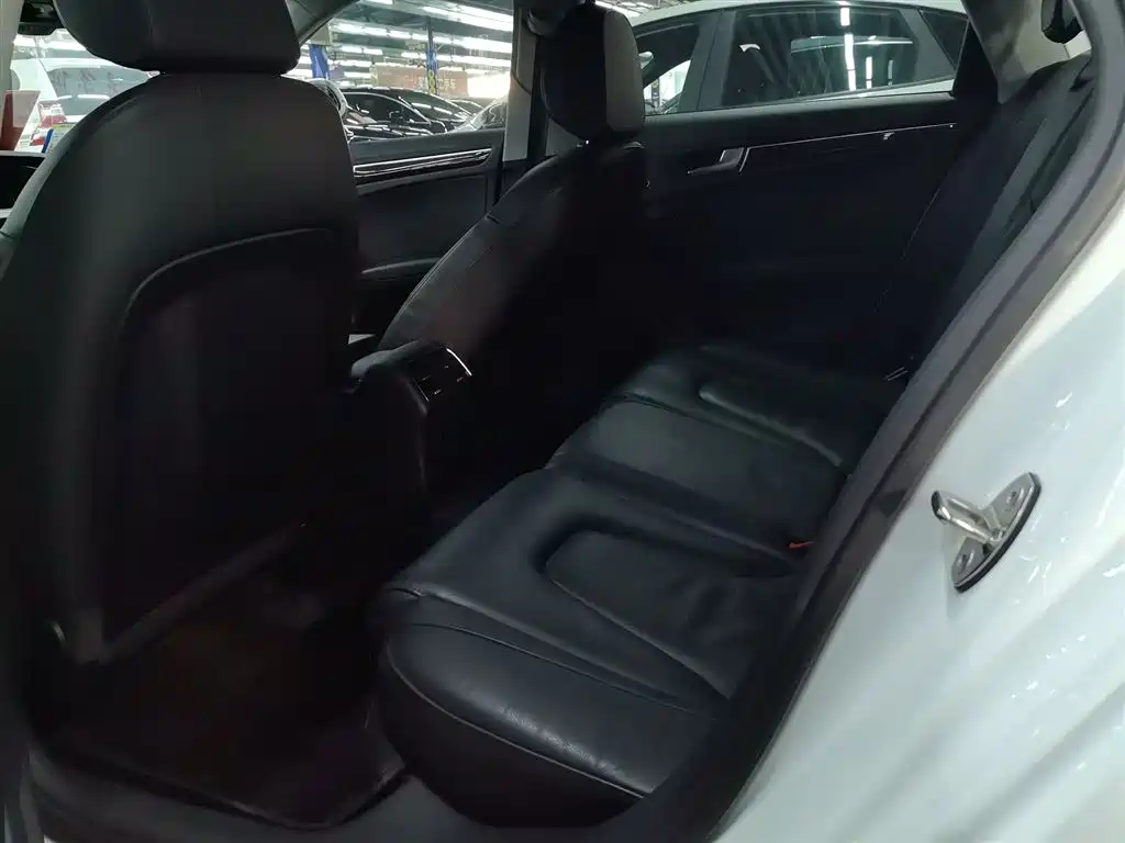 Audi A4L 2016 35 TFSI Collector's Edition S line Comfort фото 14