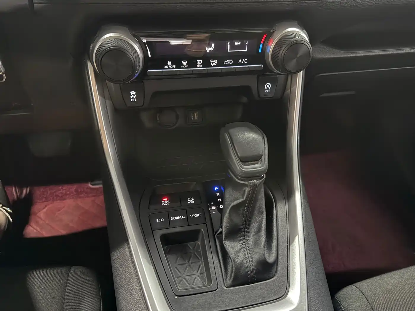 Toyota Wildlander 2023 2.0L CVT FWD LE фото 13