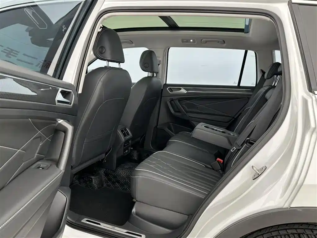 Volkswagen Tiguan L 2022 330TSI Auto 2WD R-Line Premium Edition фото 24
