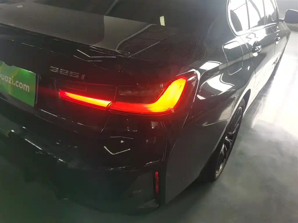 BMW 3 Series 2024 325i M Sport Shadowline Package фото 19