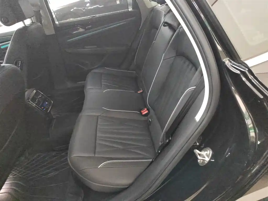 Volkswagen Passat 2023 Facelift 330TSI Luxury Edition фото 17