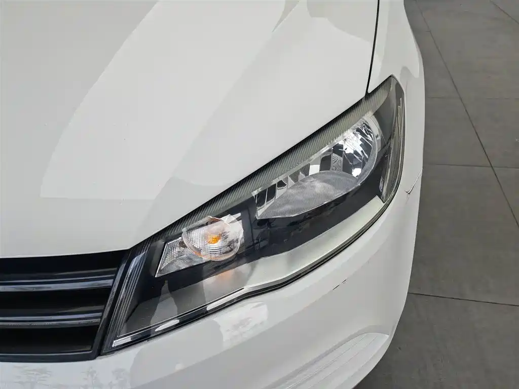 Volkswagen Jetta 2015 1.6L Manual Trend фото 7