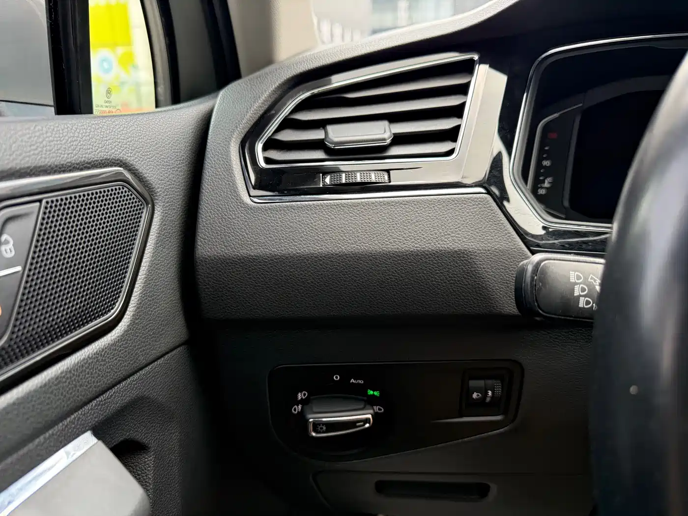 Volkswagen Tiguan L 2021 330TSI Automatic 2WD R-Line Premium фото 17