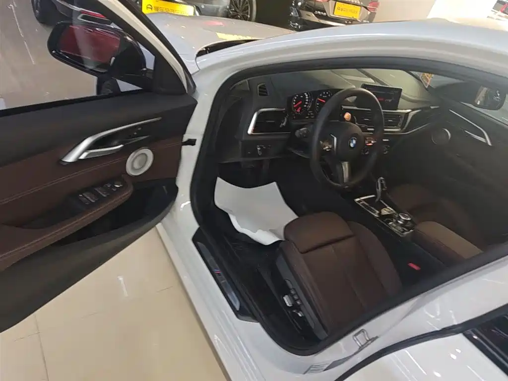 BMW 1 Series 2021 120i M Sport Shadow Edition фото 16
