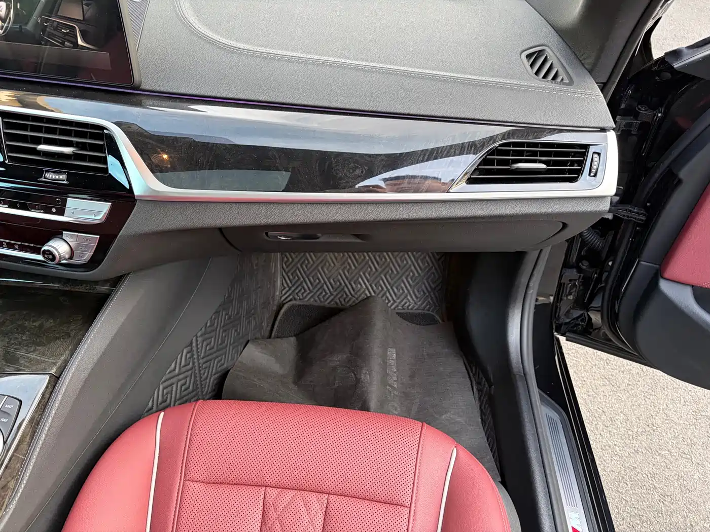 BMW 5 Series 2022 Model Second Facelift 525Li M Sport Package фото 13