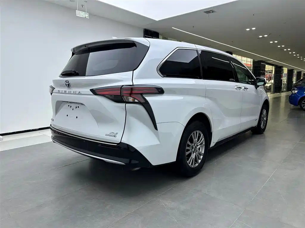 Toyota Sienna 2021 2.5L Hybrid Luxury Edition фото 5