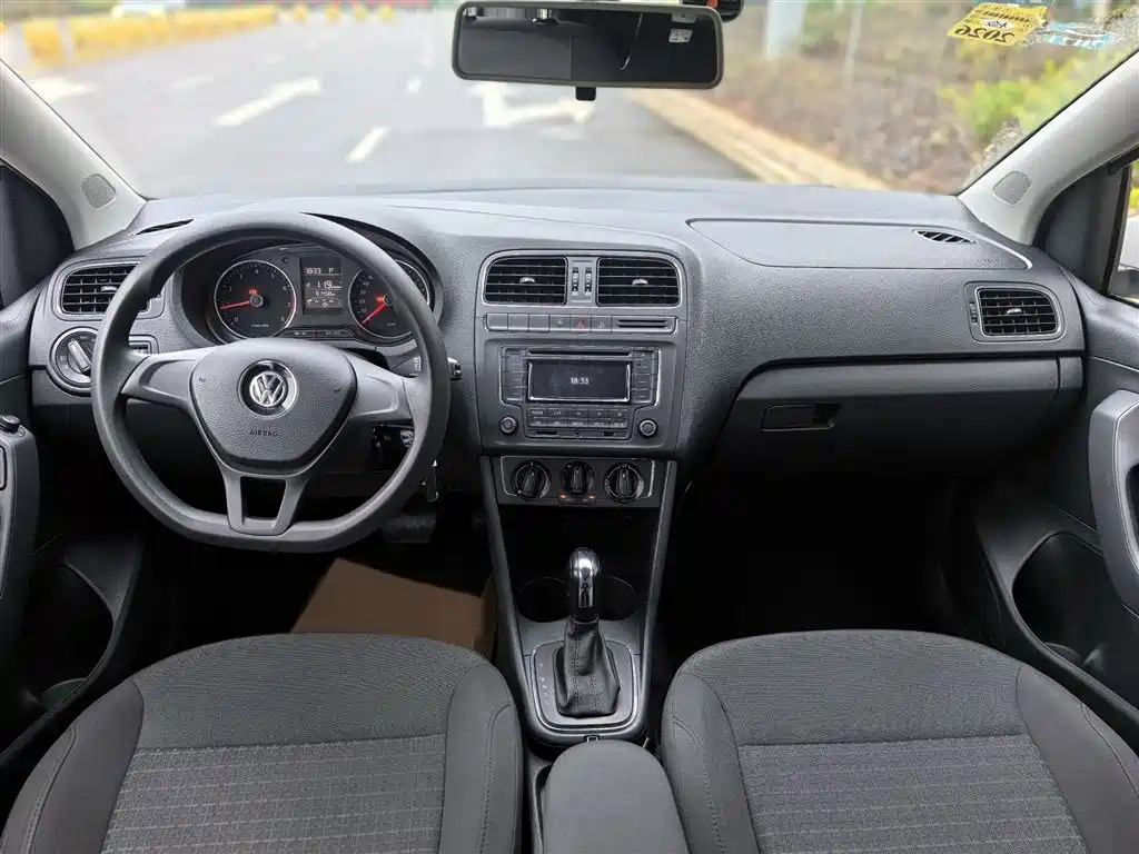 Volkswagen Polo 2014 1.6L Automatic Comfort Edition фото 14