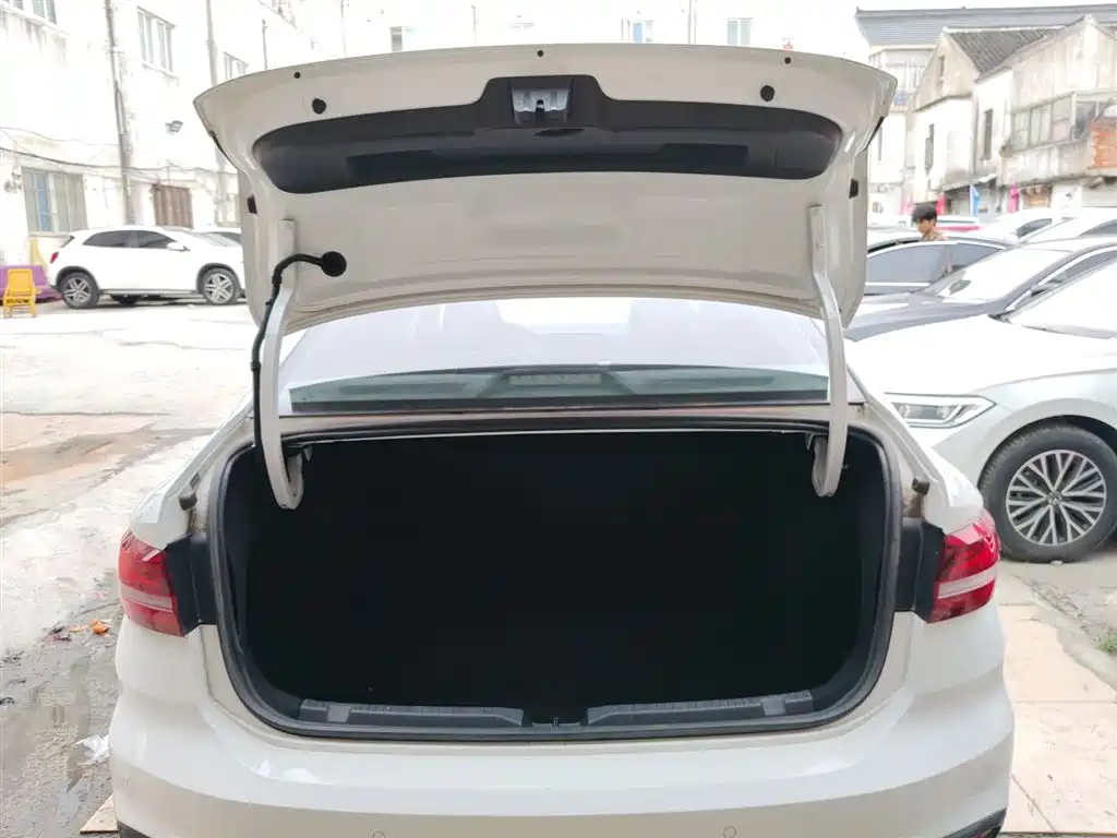 Volkswagen Lavida 2023 Facelift 1.5L Auto Comfort Edition фото 19