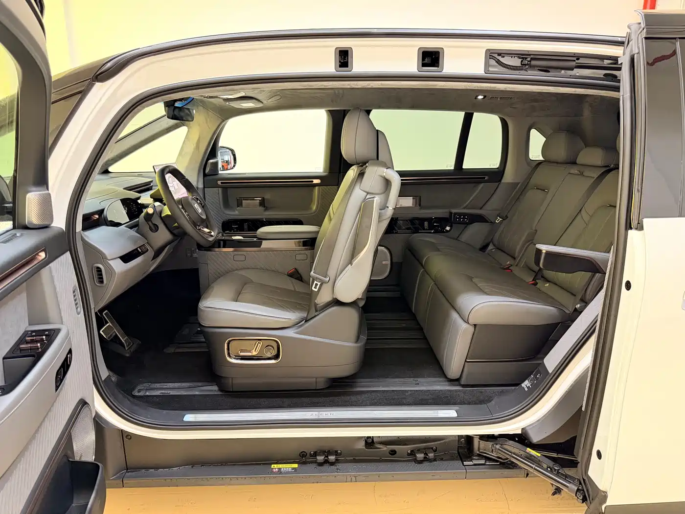 Zeekr MIX 2025 Smart Driving Edition фото 12