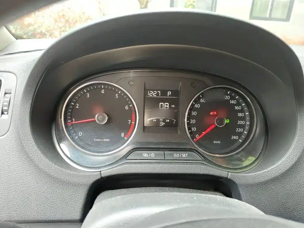Volkswagen Polo 2014 1.4L Automatic Comfort Edition фото 12