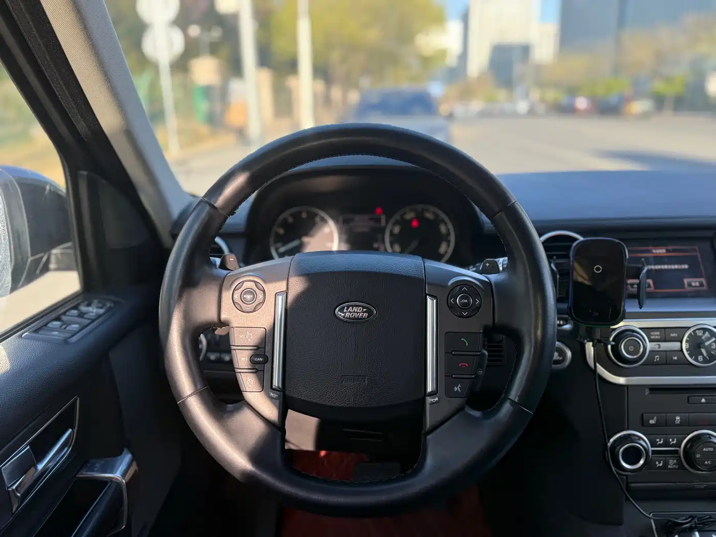 Land Rover Discovery 2016 3.0 SC V6 HSE фото 11