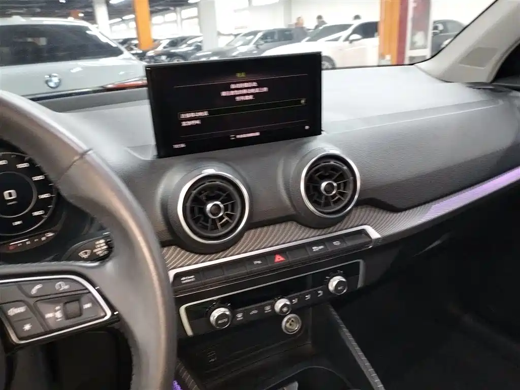AUDI Q2L E-TRON