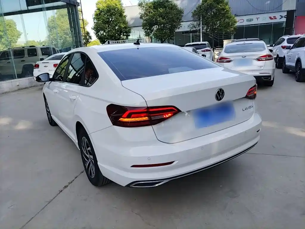 Volkswagen Lavida 2022 1.5L Auto Comfort Edition фото 5