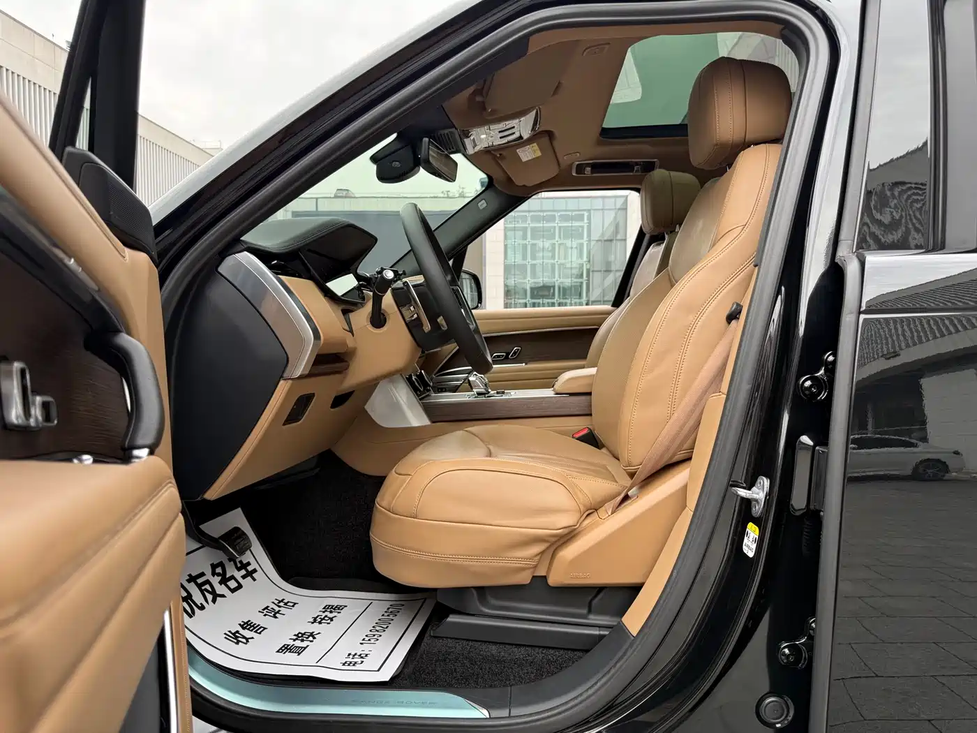 Land Rover Range Rover 2023 3.0 L6 400PS Golden Age 7-Seater Long Wheelbase фото 17