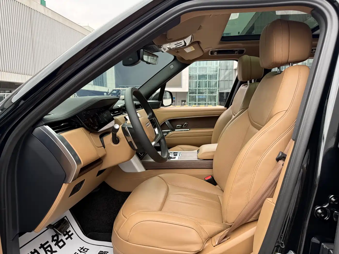 Land Rover Range Rover 2023 3.0 L6 400PS Golden Age 7-Seater Long Wheelbase фото 18