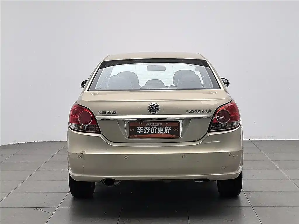 Volkswagen Lavida 2011 1.6L Manual Elegance Edition фото 4
