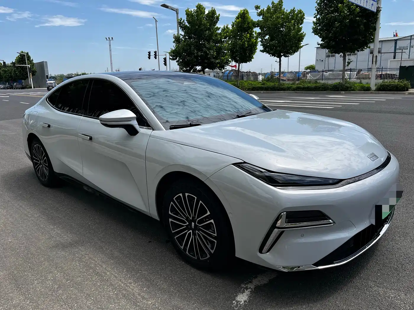 Geely Galaxy Galaxy Xingyao 8 2025 130km EM-i Premium Edition фото 3