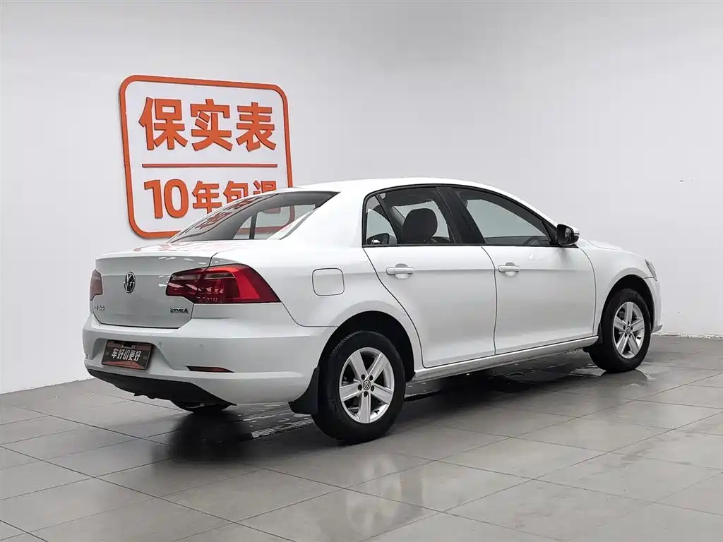 Volkswagen Bora 2014 1.6L Automatic Fashion Edition фото 2