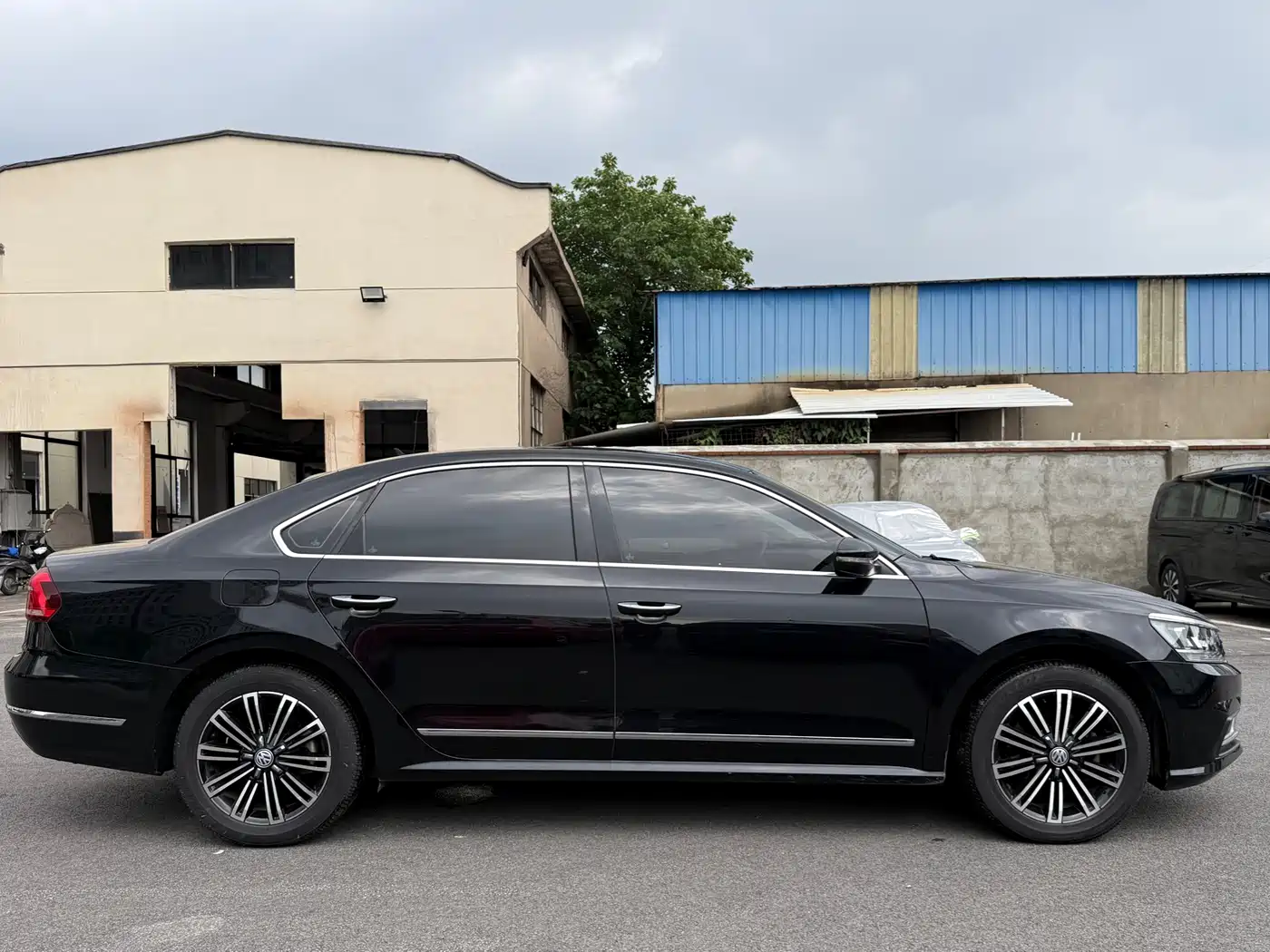 Volkswagen Passat 2017 330TSI DSG Luxury фото 13