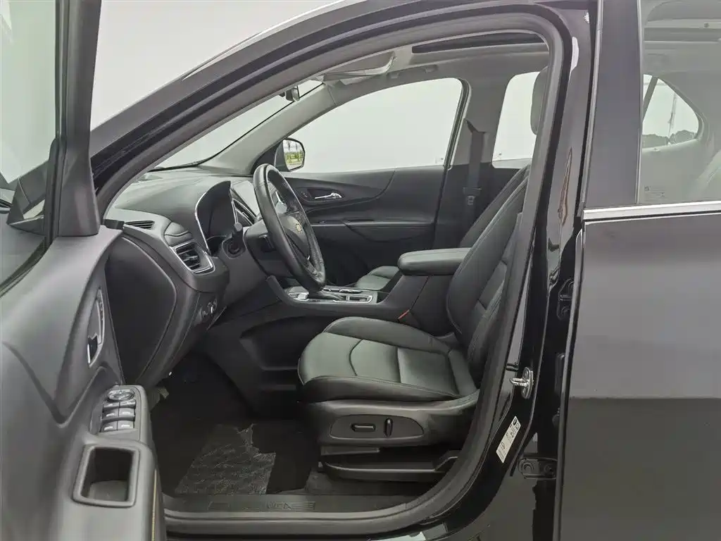 Chevrolet Equinox 2018 550T Automatic 4WD Pioneer Edition фото 10