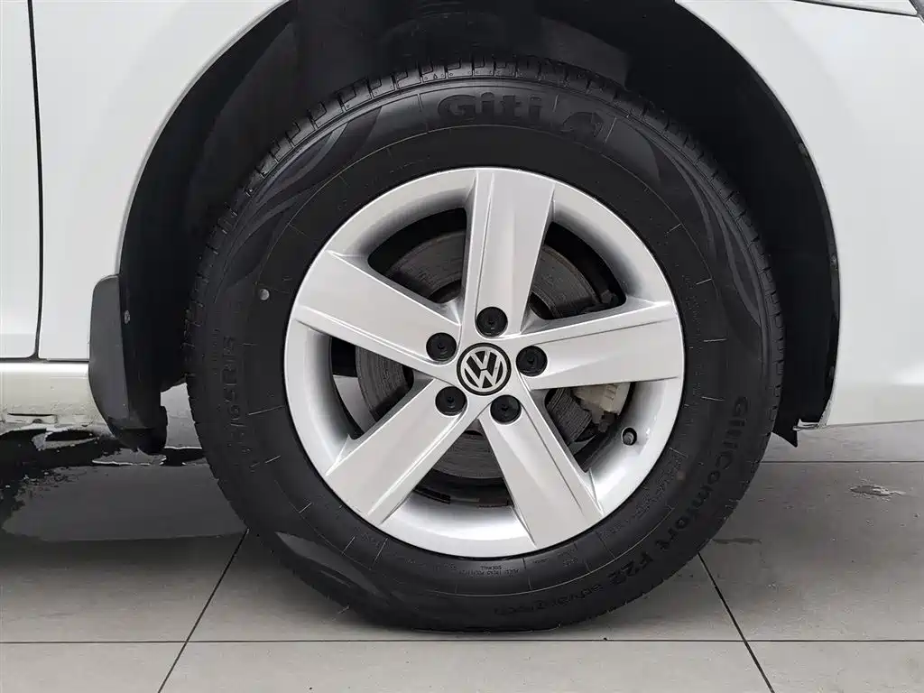 Volkswagen Bora 2014 1.6L Automatic Fashion Edition фото 17