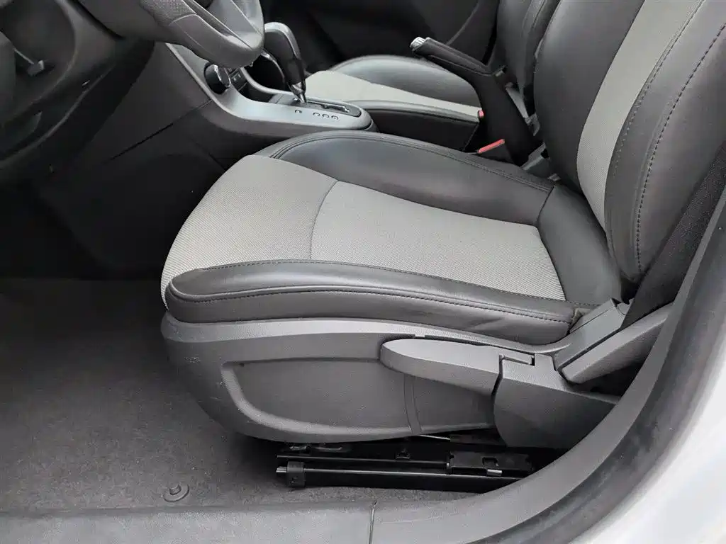 Chevrolet Cruze 2013 Model 1.6L SE AT фото 20
