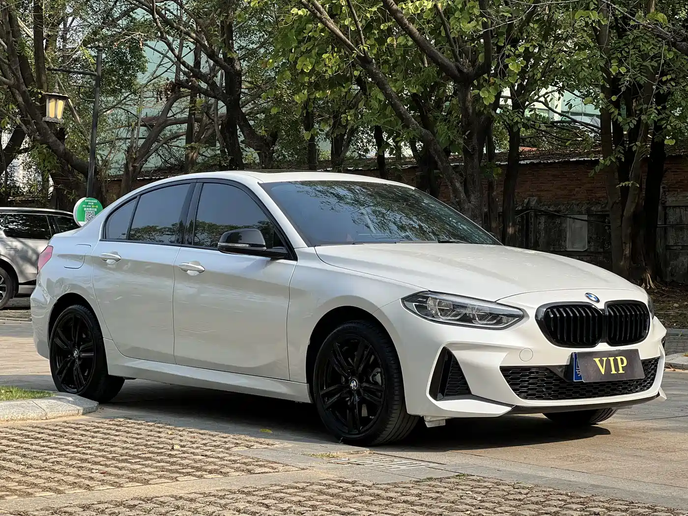 BMW 1 Series 2023 125i M Sport Shadow Edition фото 8