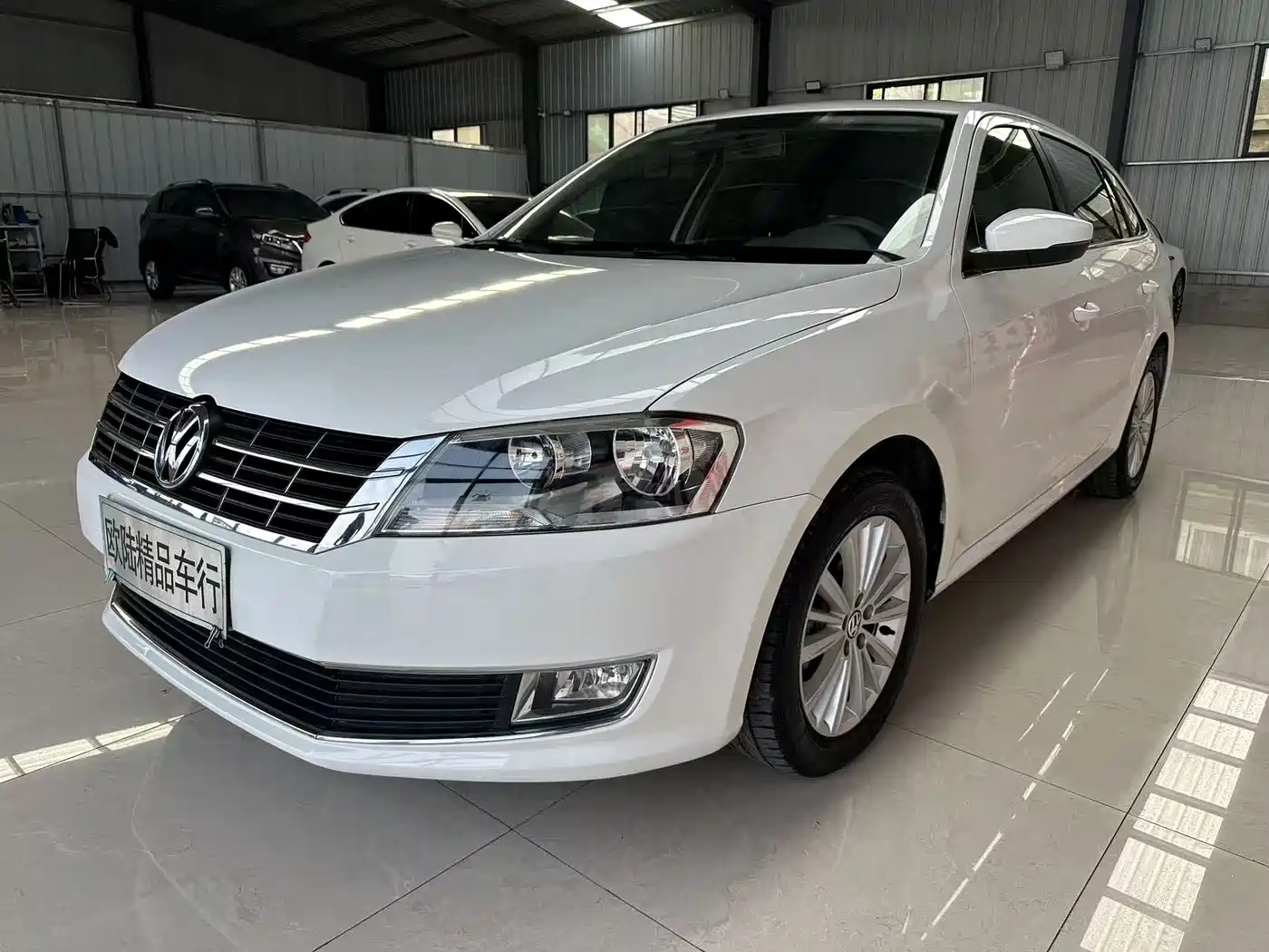 Volkswagen Lavida Tour 2013 1.6L Automatic Comfort фото 2