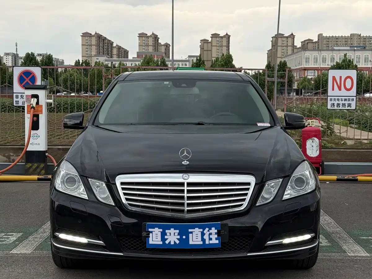 Mercedes-Benz E-Class 2013 Model E 260 L CGI Fashion фото 2