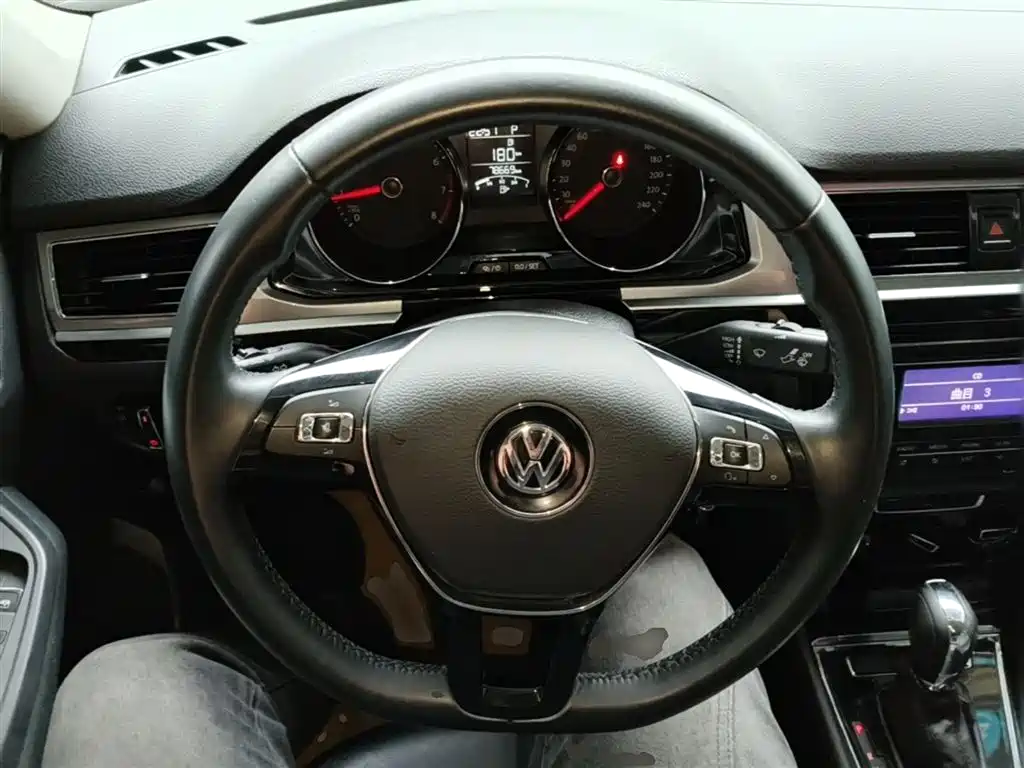 Volkswagen Bora 2018 1.5L Automatic Comfort фото 11