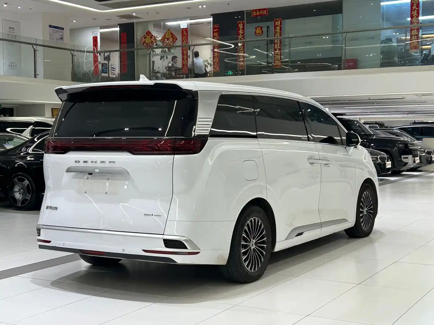 Denza D9 2022 DM-i 970 All-Wheel Drive Honor Edition фото 10
