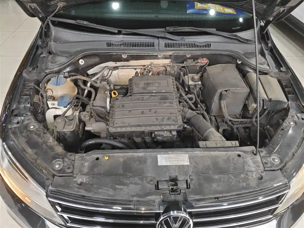 Volkswagen Sagitar 2018 1.6L Automatic Comfort фото 10