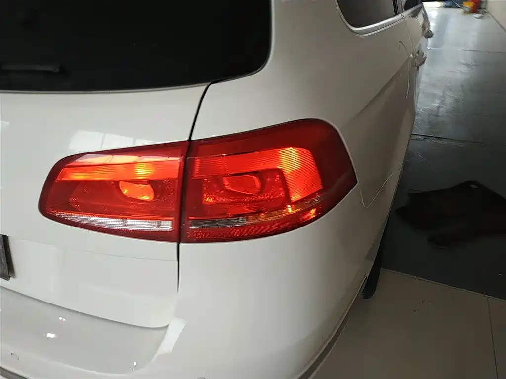 Volkswagen Magotan (Import) 2012 Wagon 2.0TSI Comfort фото 24