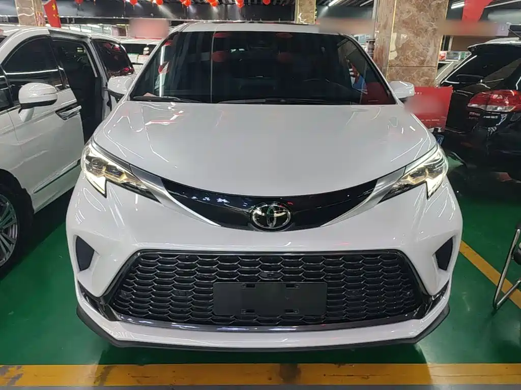 Фото 3 - Toyota Granvia