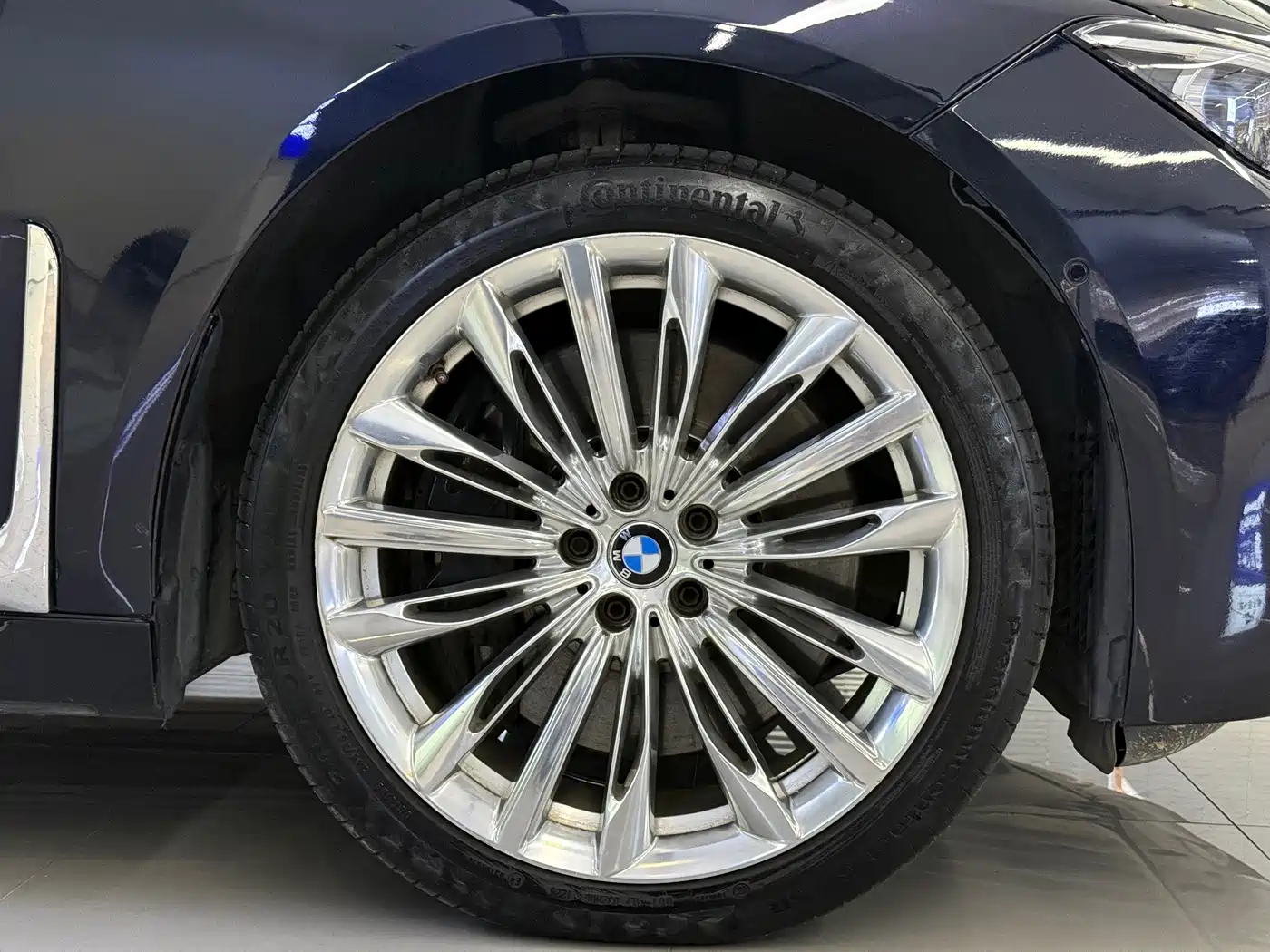 Фото 19 - BMW 7 Series
