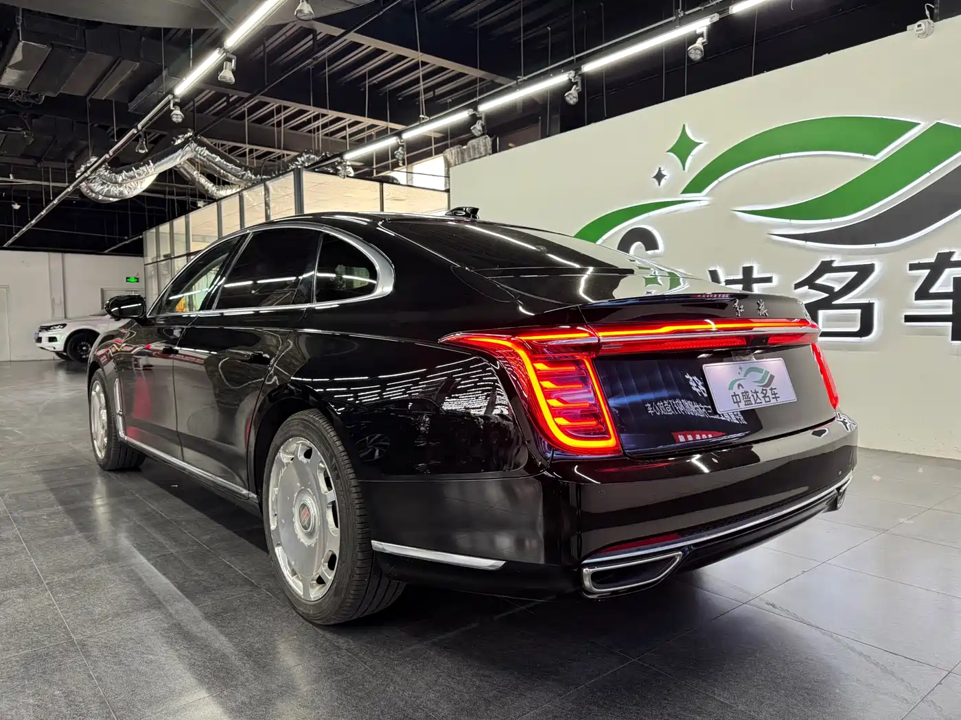 Hongqi H9 2022 2.0T Smart Connect Flag Enjoy Edition фото 4