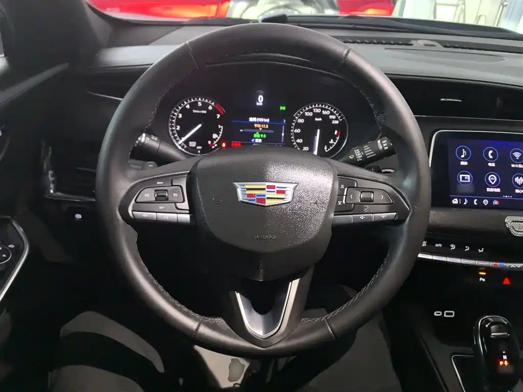CADILLAC XT4