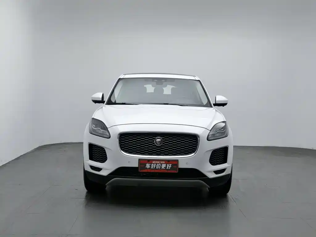 Фото 3 - Jaguar E-PACE
