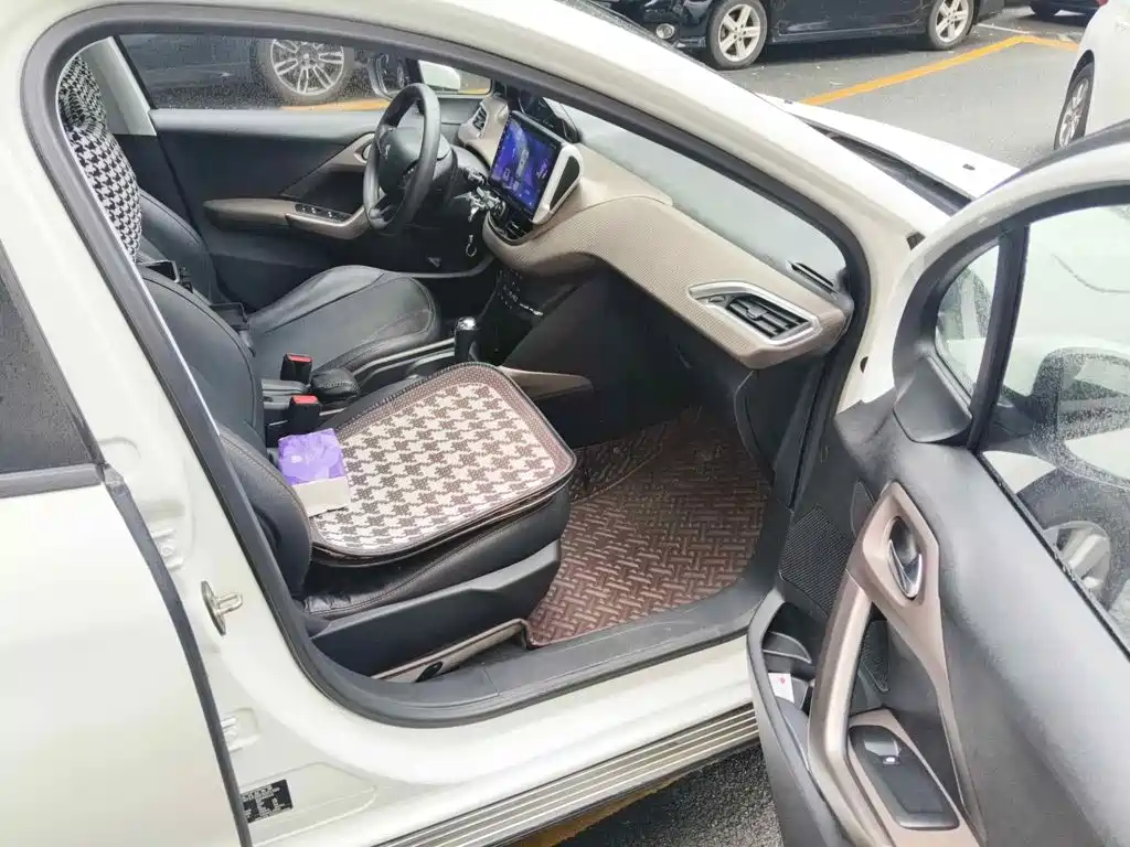 Peugeot 2008 2015 2014 1.6L Automatic Fashion Edition