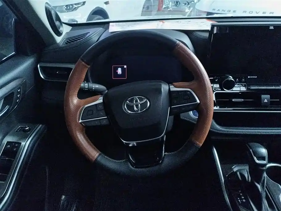 Toyota Highlander 2023 2.5L Smart Hybrid Dual Engine AWD Ultimate 7-Seater фото 15