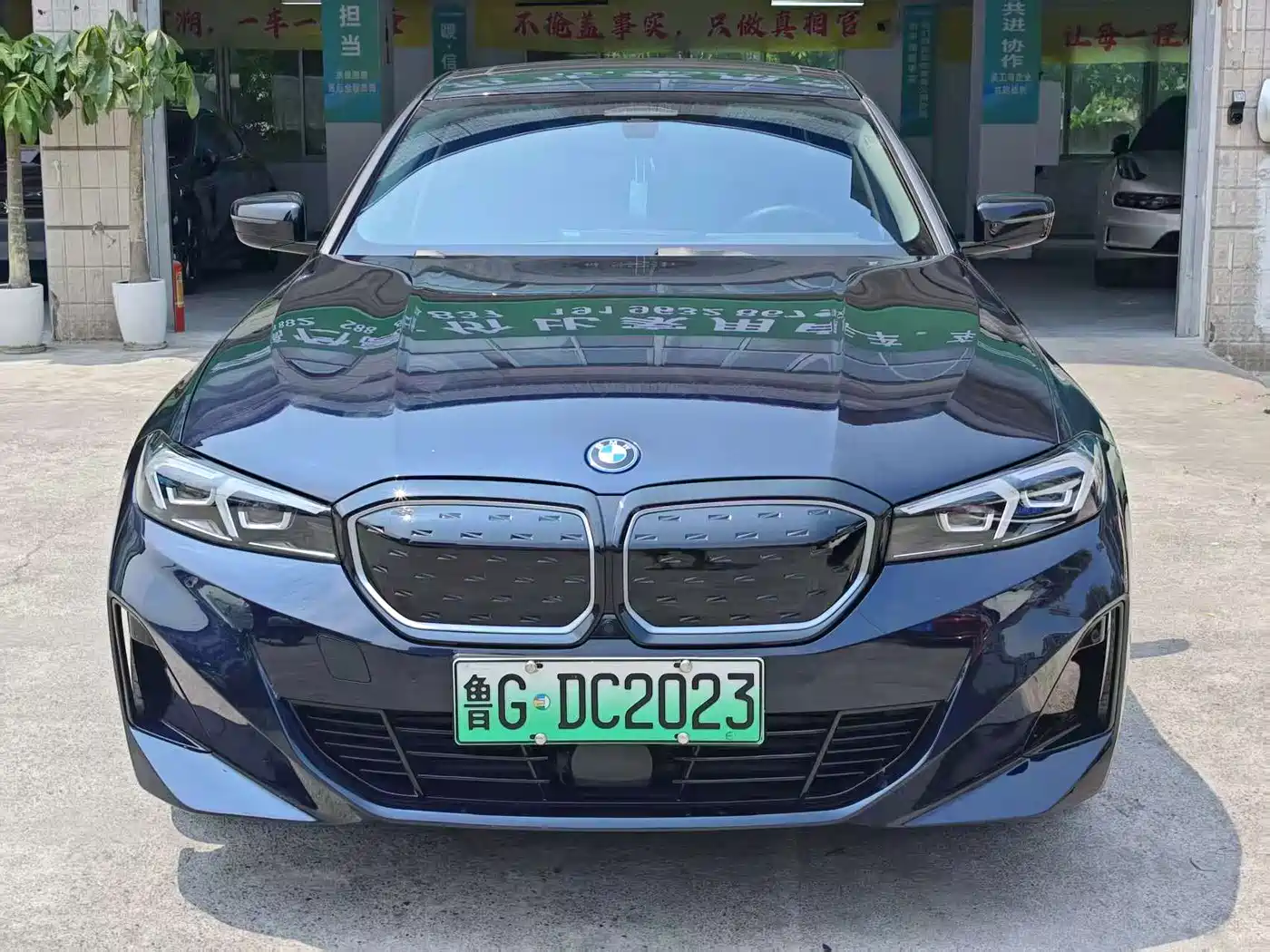 BMW i3 2023 eDrive 40 L Shadow Night Sport Package