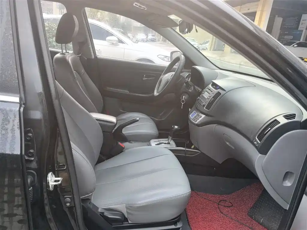 Hyundai Elantra 2015 1.6L Automatic Luxury фото 20