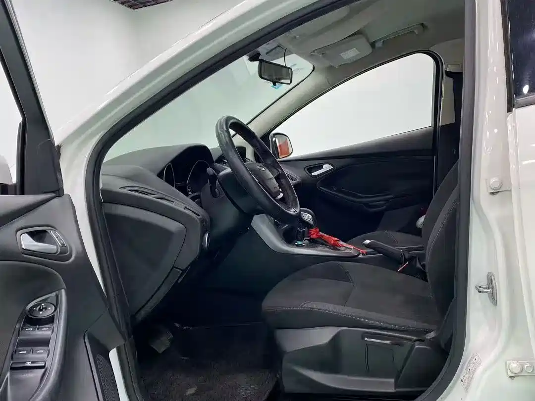 Фото 4 - Ford Focus