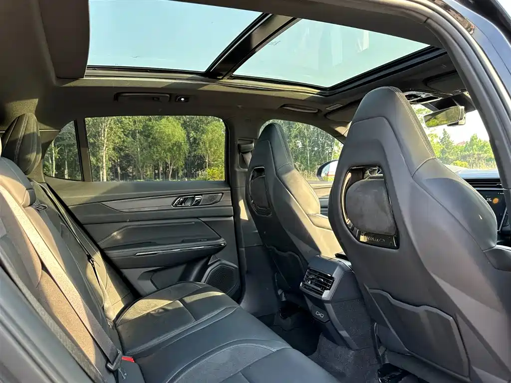 Lynk & Co 01 EM-P 2021 1.5TD PHEV Halo фото 19