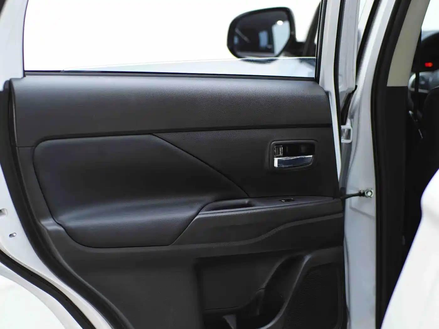 Mitsubishi Outlander 2021 Facelift 2.0L 2WD Comfort Edition 5-Seater фото 19