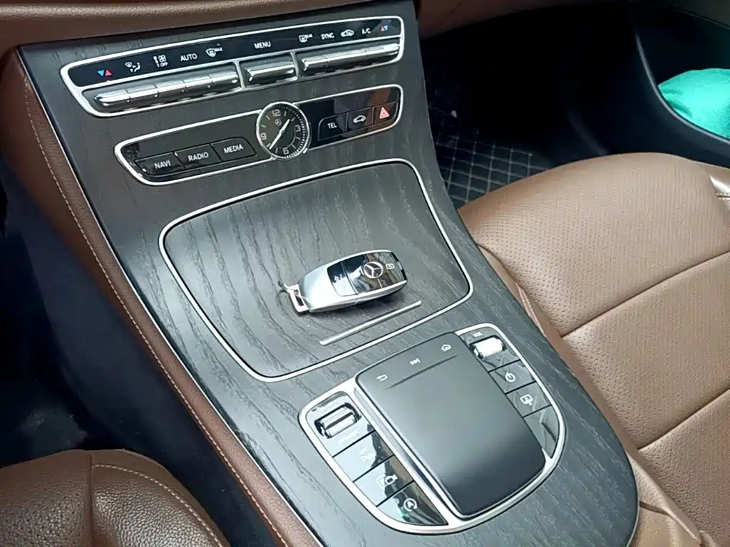 Mercedes-Benz E-Class 2020 E 300 L Sport Luxury Model фото 17