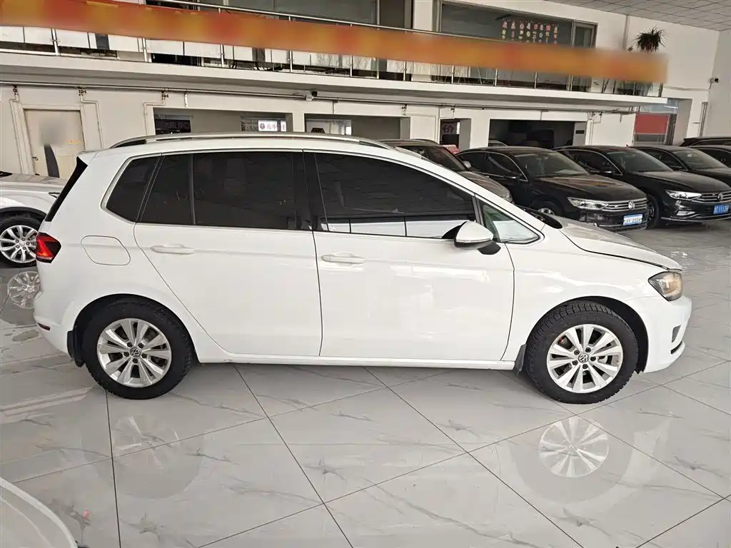 Volkswagen Golf Sportsvan 2016 230TSI Automatic Progressive фото 4